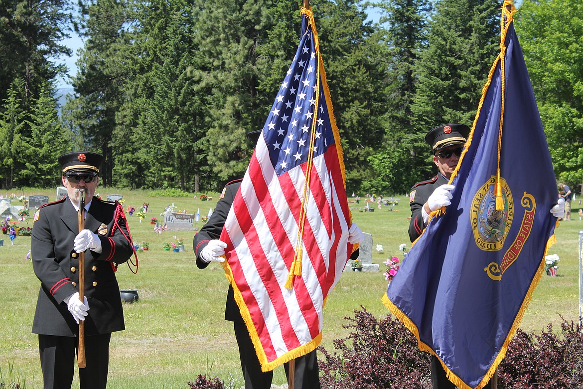 Presenting of the colors, Memorial Day ceremony 2021 (Photo by Rose Shababy)