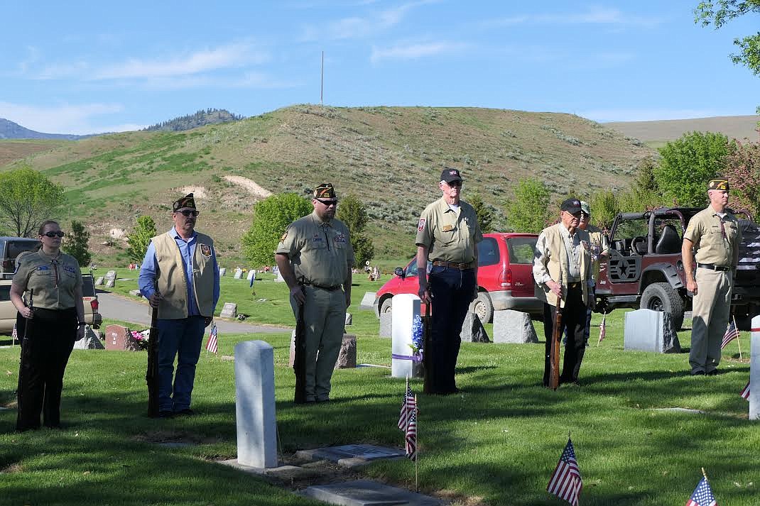 On Sunday, May 30, members of the Plains VFW Post 3596, the VFW Auxiliary, and members of the community gathered to remember and honor the members of the military who had given their lives in service to their country. The group first assembled at the Plains Cemetery, and then went to the bridge to remember those lost at sea. (Adam Lindsay/Valley Press)