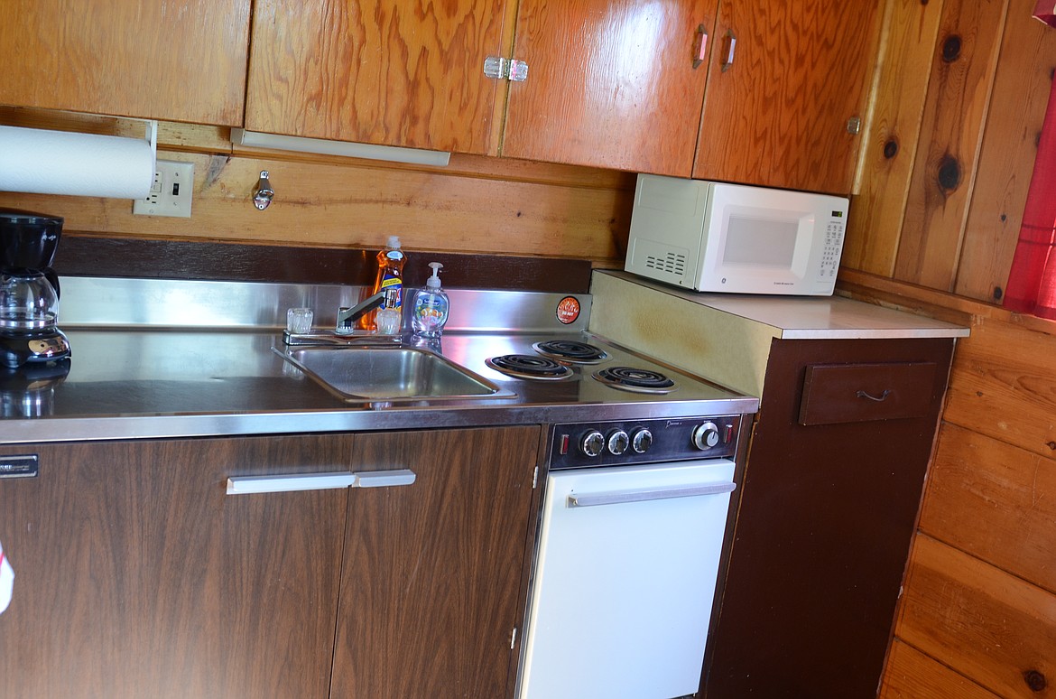 The original appliances add to the authentic 1940s and 50s atmosphere at Cherry Hill Cabins. (Carolyn Hidy/Lake County Leader)