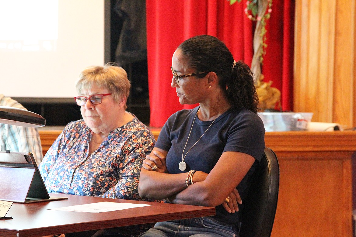 Newly-minted Libby school board member Kristan Martin, right, reviews policy with board member Bgee Zimmerman during a June 14 meeting. (Will Langhorne/The Western News)