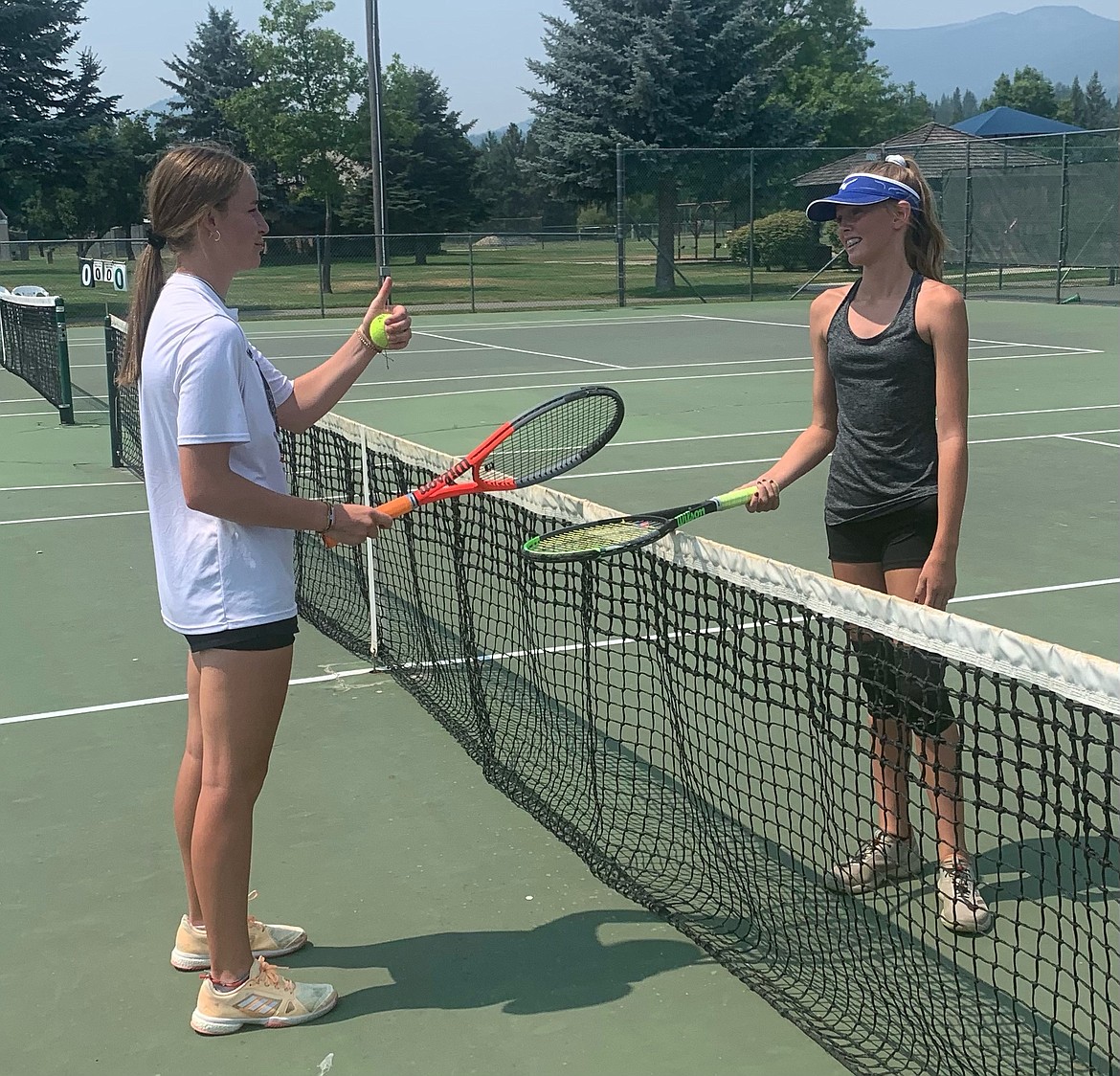 Neva Reseska (left) and Pepper Rickert faced off in the 3-point tournament final.