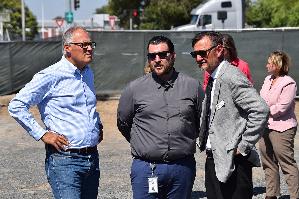 Gov. Jay Inslee (left) talks with Taylor Burton (center), the housing and grants coordinator for the city of Moses Lake, and Moses Lake Mayor David Curnel, during Inslee’s visit to the Moses Lake Sleep Center on Thursday.