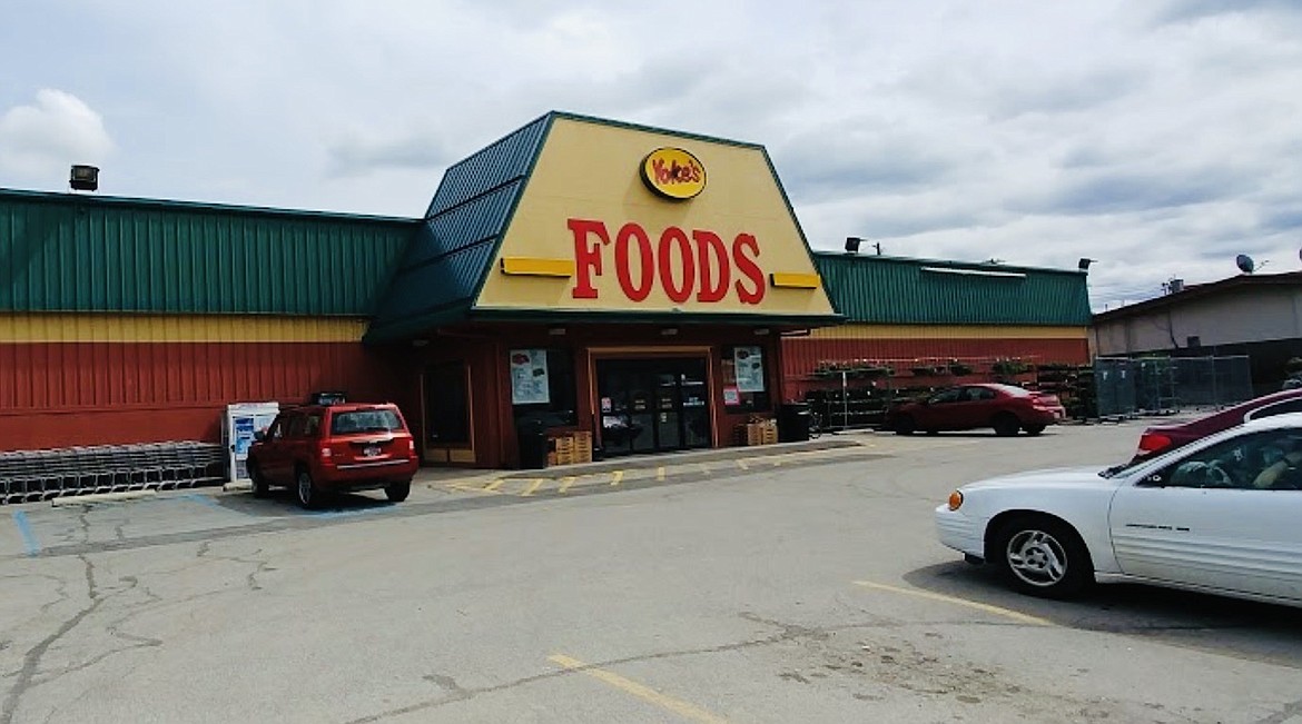 After they ditched the Pac'n Save moniker, they were simply Yoke's Foods. This was how the building looked until the most recent outside remodel.