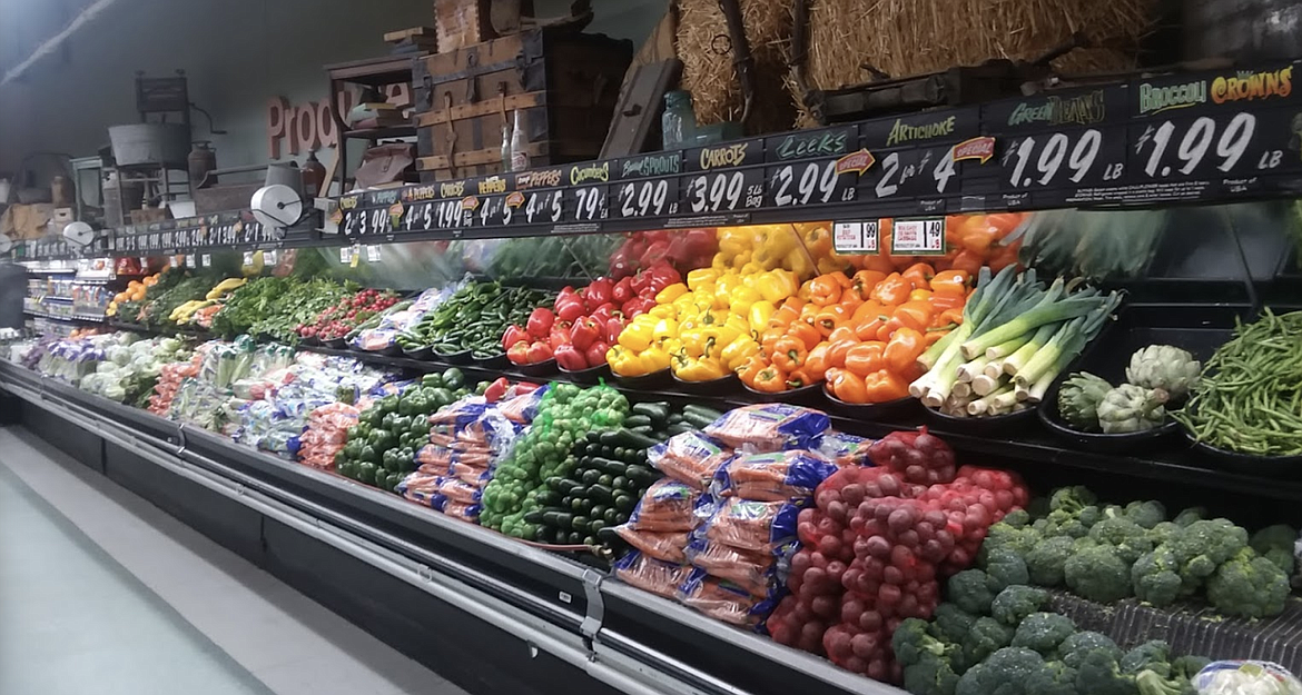 Yoke's Fresh Market has always had a quality produce section, but when they updated the decor with a country farmer's market theme it really set the tone for people's expectations on the fruits and veggies that they were purchasing.