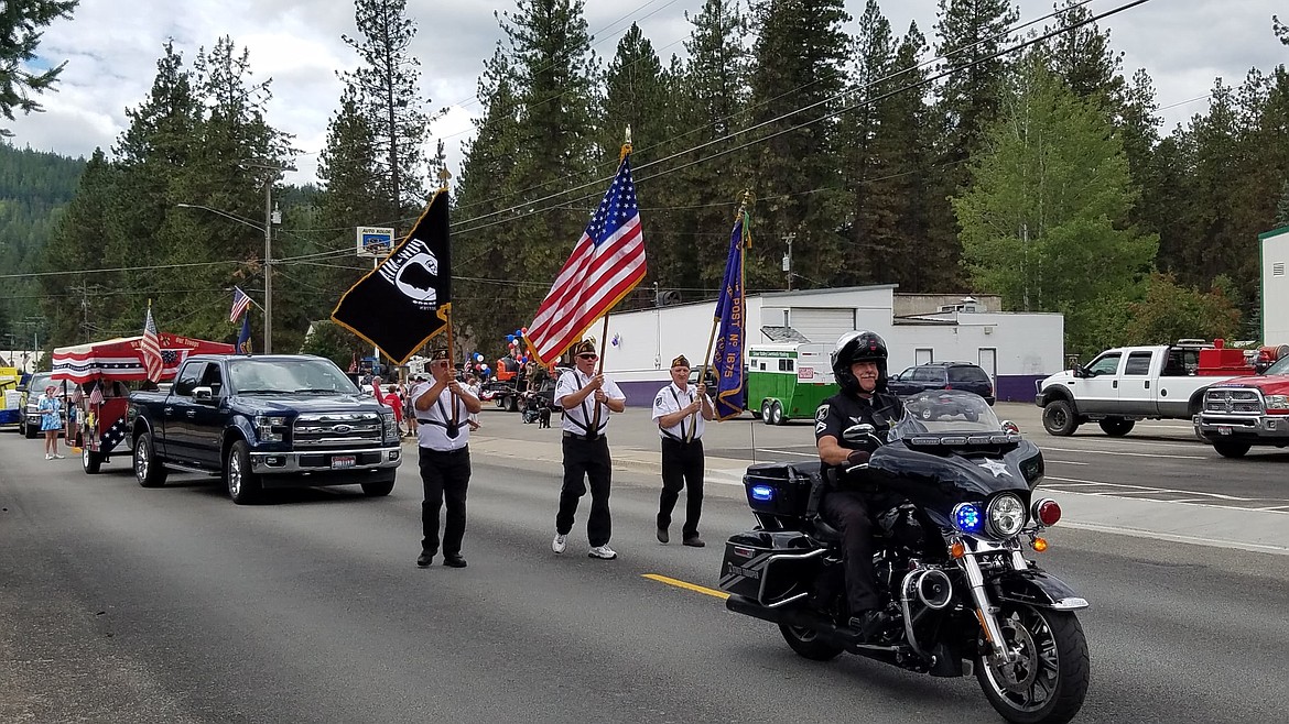 Idaho State Police Trooper Todd McDevitt and other local veterans marched in the 2022 Pinehurst Days parade.