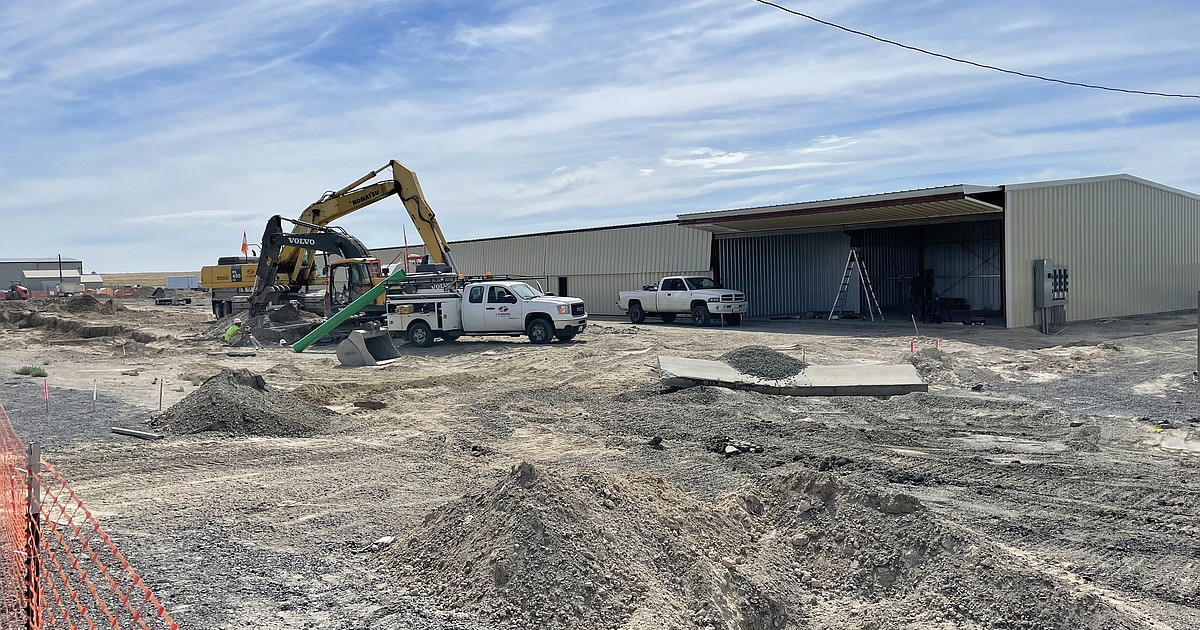 Othello port commissioner has issue with new hangar construction