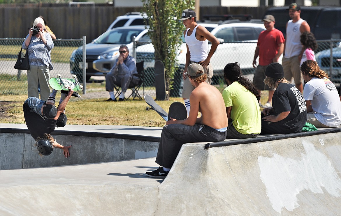 A crowd watches as an advanced skater rides one of the bowls. (Scot Heisel/Lake County Leader)