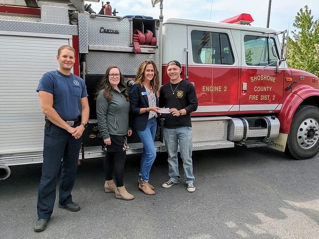 SCFD No. 2 Firefighter/IAFF L2034 Secretary & Treasure Abe Hanna (left) and SCFD No. 2 firefighter/IAFF L2034 President Nick Waites (right) present
CASA Advocate Trainer Jessica Cagle (center left) and CASA Director of Development North Idaho Kristin Ludwig (center right) with a check for $3,056.74. These funds were raised through the second annual L2034 community fundraiser.