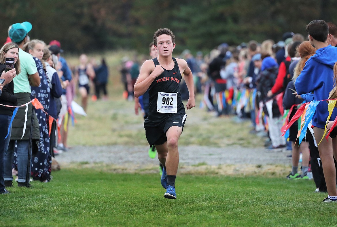 Dylan Lord nears the finish of Saturday's Timberlake Farragut Invitational.