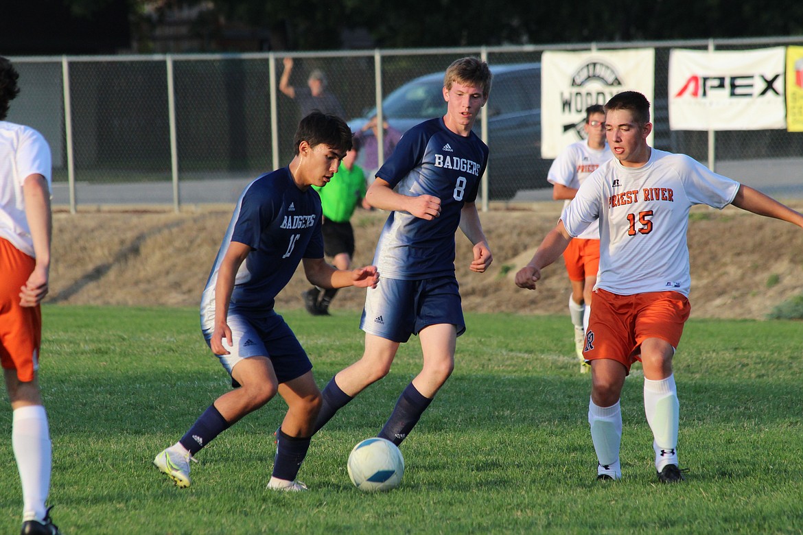 (Photo by Victor Corral Martinez)
Pictured: Nick Eastman and Seth Rice against Priest River Spartans