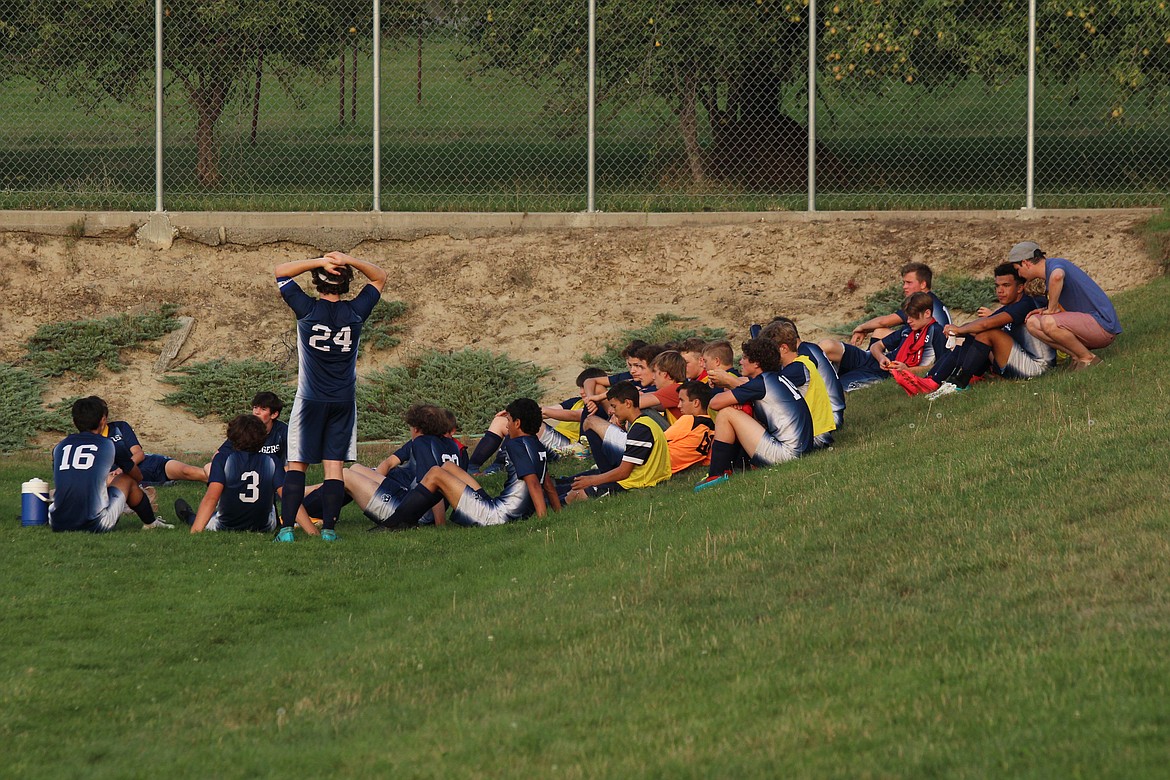 (Photo by Victor Corral Martinez)
Boys soccer discussing the Priest River game during halftime.