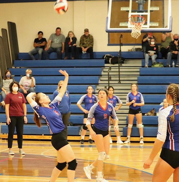 Superior’s Molia Dao returns a shot as Payton Milender (3) looks on during their match last week. (Kami Milender courtesy photo)