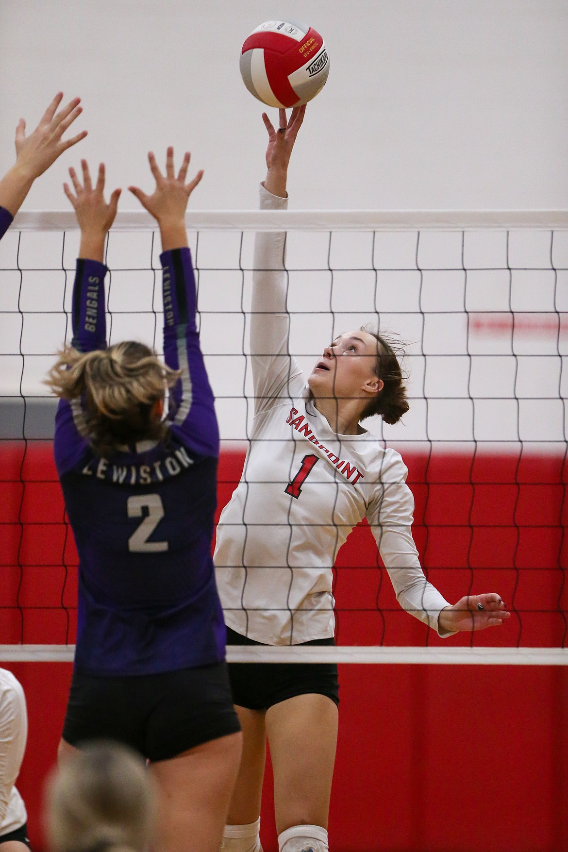 Hailey Roeder rises up for a kill.