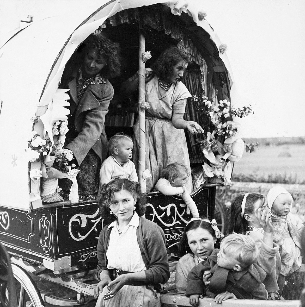 Traveler family in Ireland (1954).