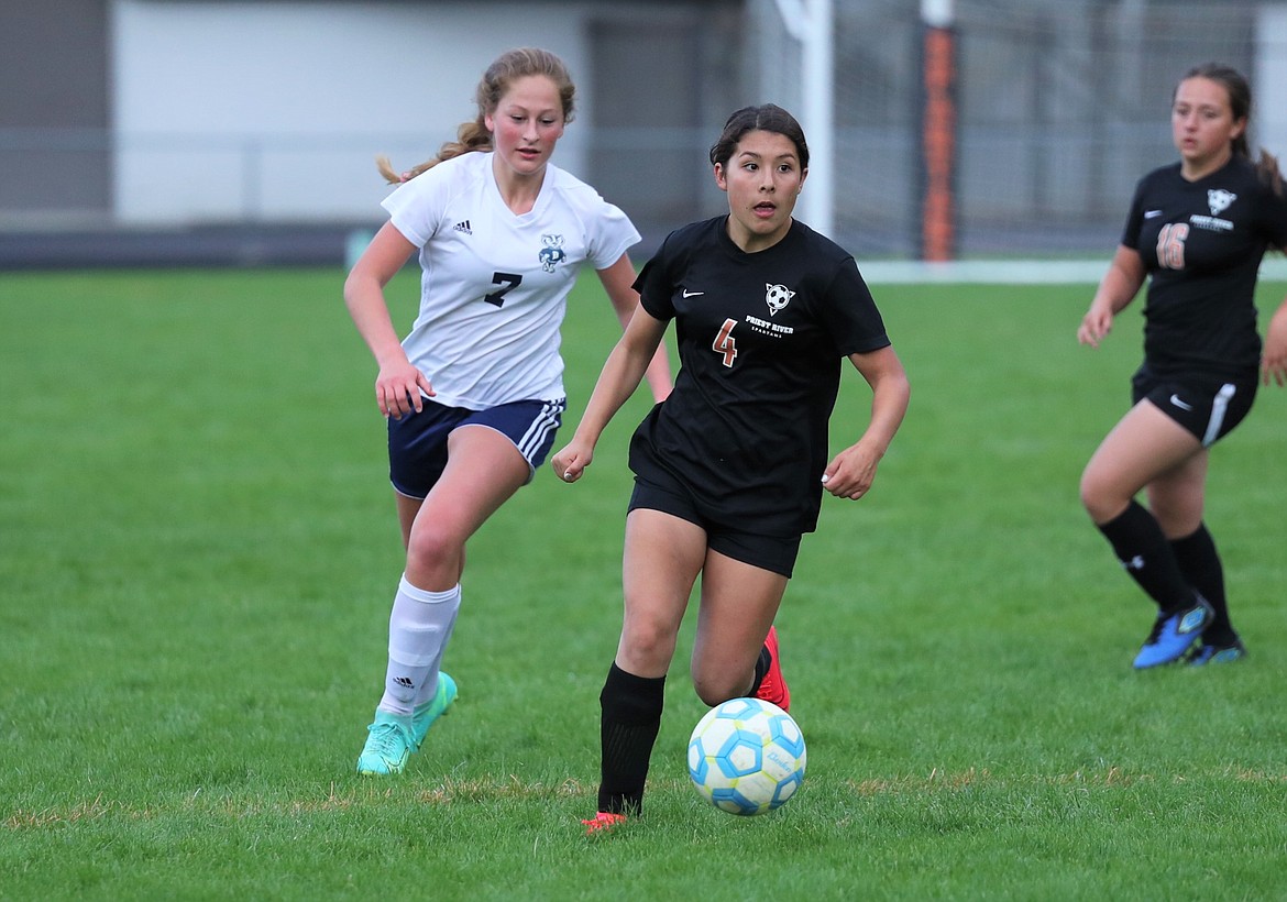 Freshman Lizzie McCracken dribbles the ball upfield during a home match against Bonners Ferry on Sept. 28.