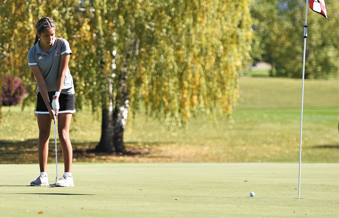 Alyssa Pretty On Top of Ronan watches her second-round putt. (Scot Heisel/Lake County Leader)