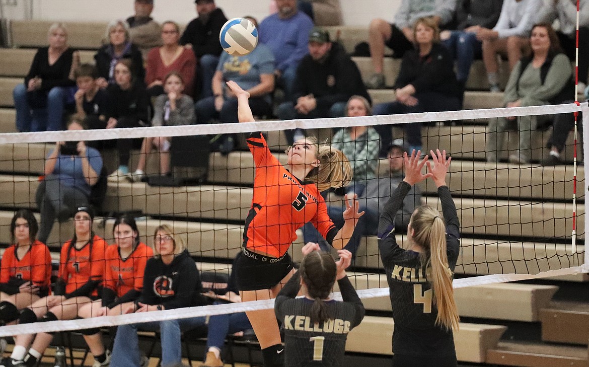 Helena White rises up for a kill last Wednesday.