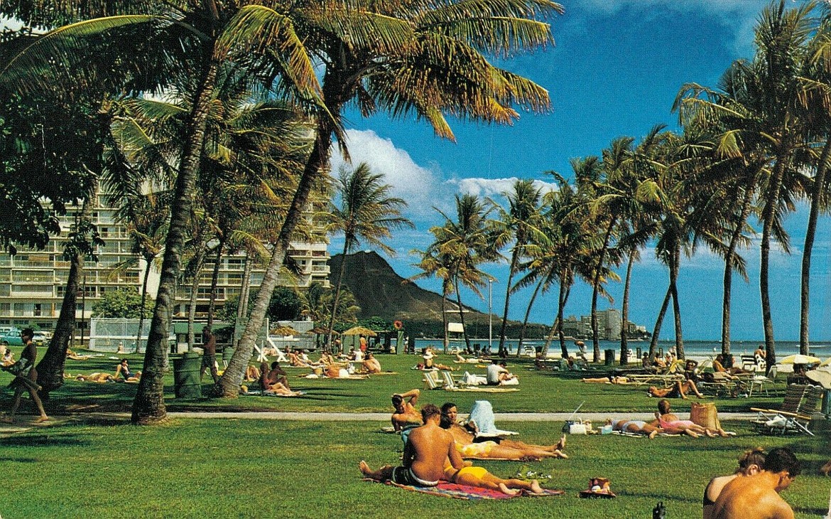 Government-owned Fort DeRussy on Waikiki Beach has a public museum and R&R hotel for active and retired military and dependents.
