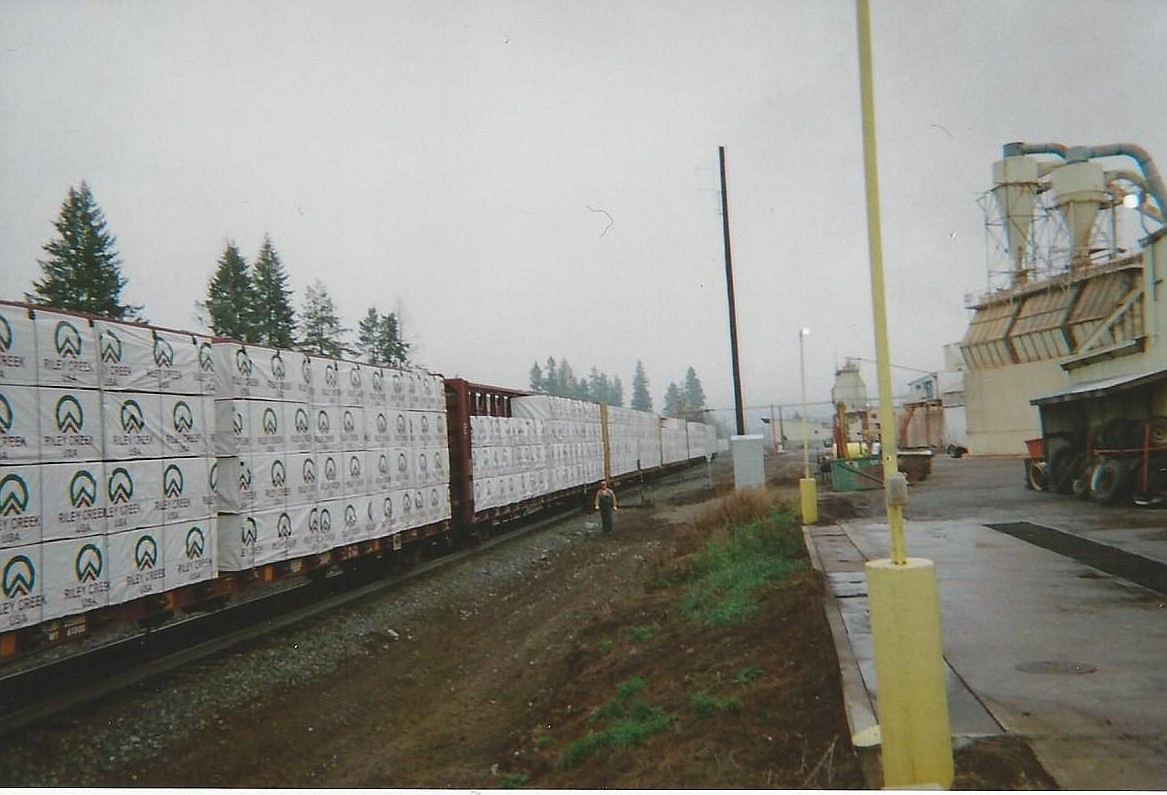 A photo, circa 2003-2008, of a load of lumber from Riley Creek Sawmill on the Union Pacific Railroad.