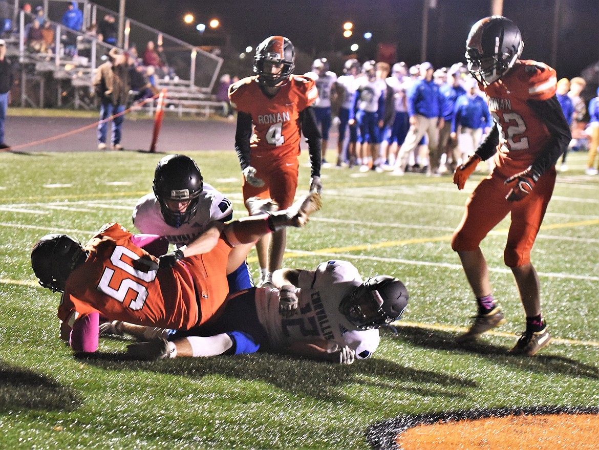 Senior lineman Jasen Rodda (50) finds the end zone on a reverse run. (Scot Heisel/Lake County Leader)