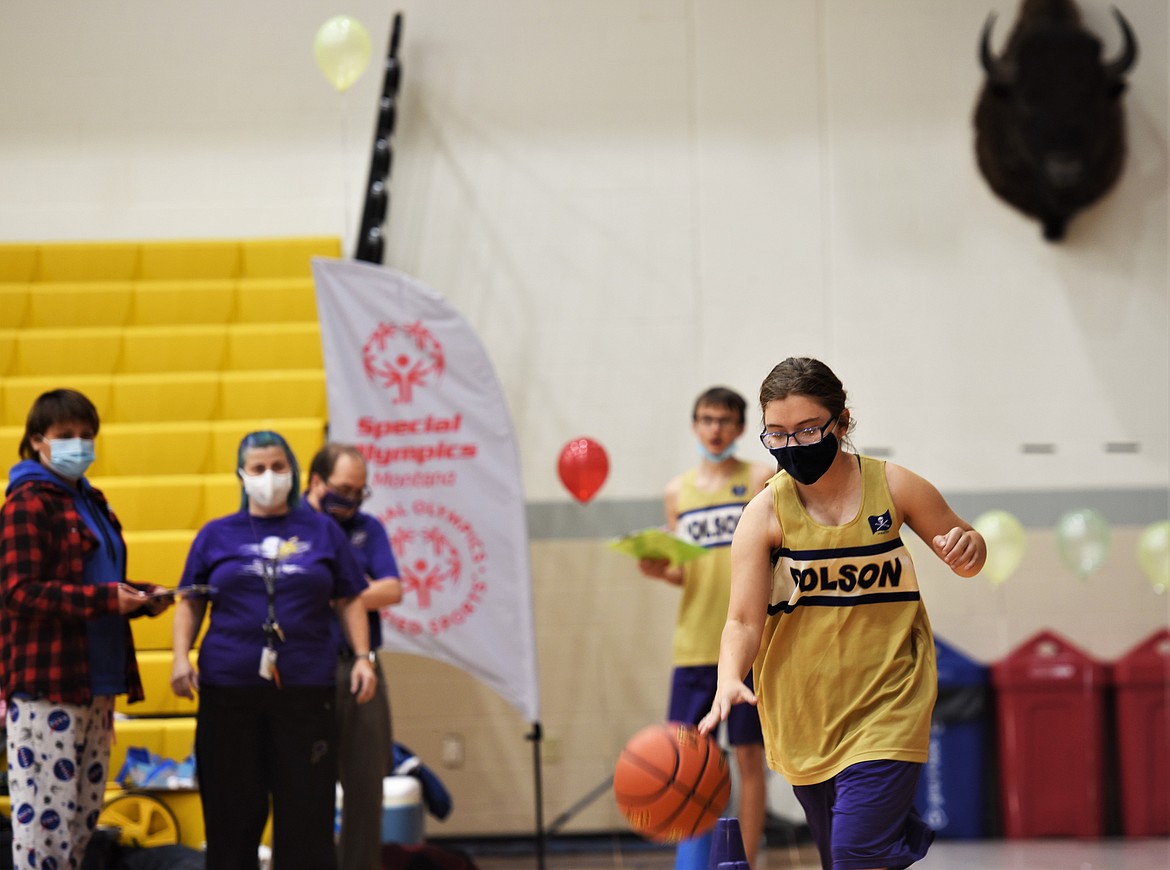 Junior Victoria Niblack runs through a dribbling drill. (Scot Heisel/Lake County Leader)