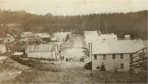 1906 – Bigfork Hotel in lower right, looking south down Electric Avenue