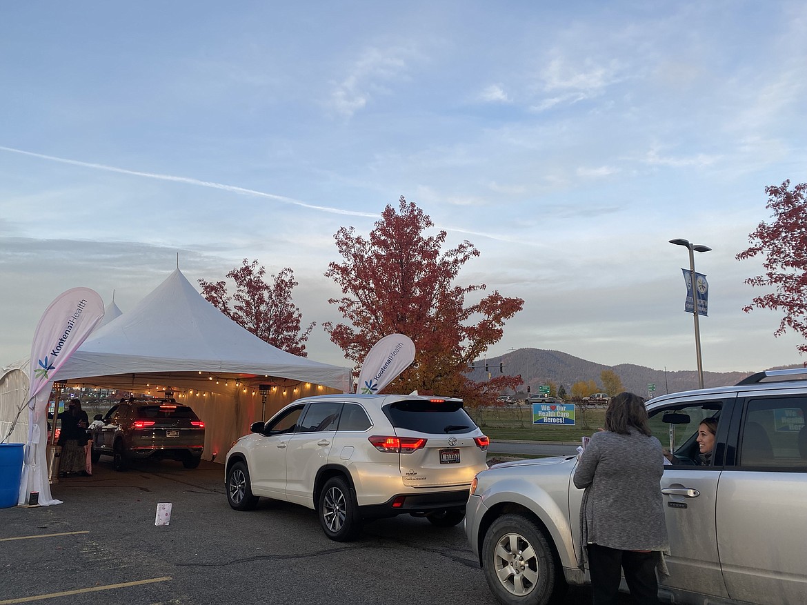 Cars line up outside Pamper Me Pink to grab free goodies and information about breast cancer screening. (MADISON HARDY/Press)