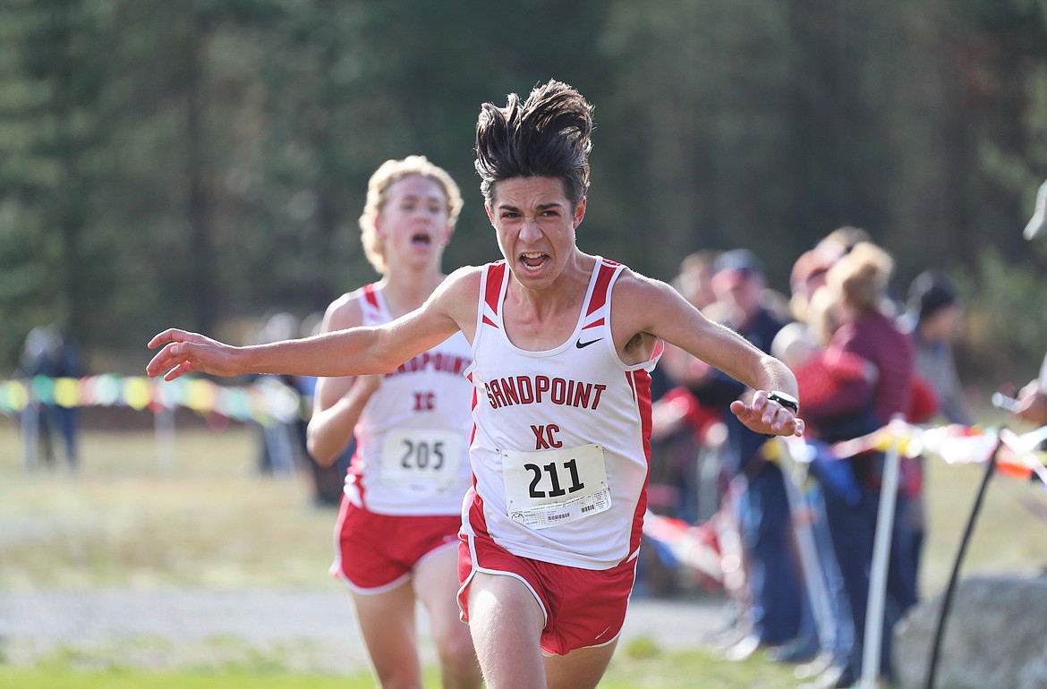 Klein Fragoso dives over the finish line Thursday.