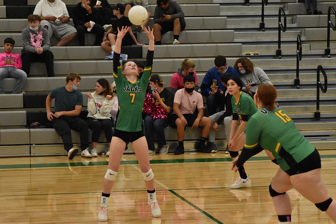 Quincy High School senior Shea Heikes (7) sets the ball during the match against Omak on Thursday.