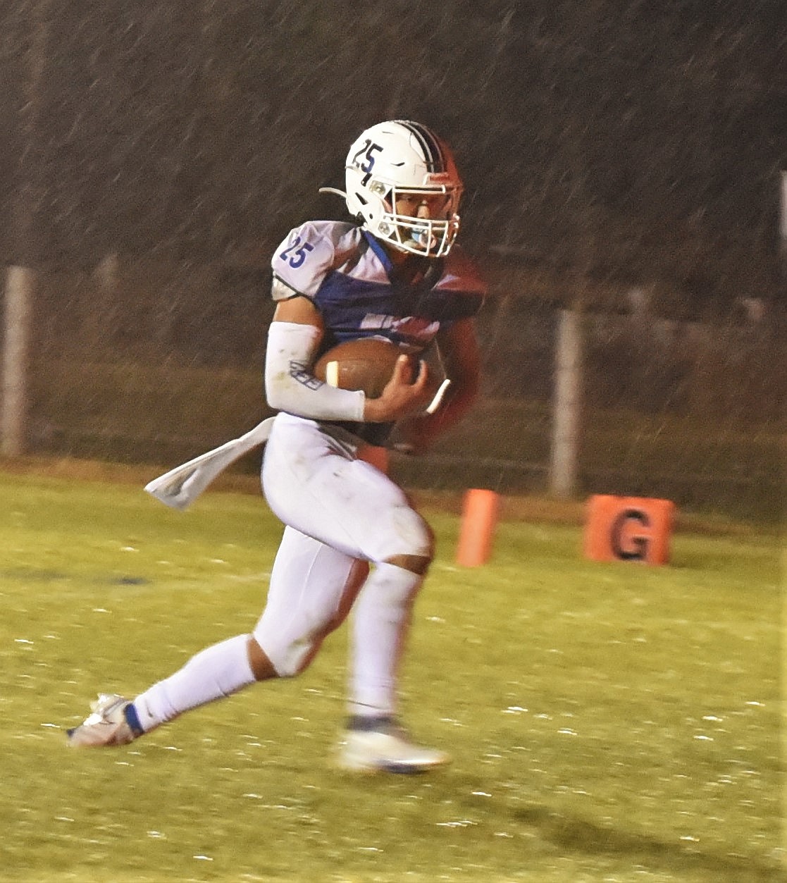 Kenny Ness carries the ball in the rain against Plains. (Scot Heisel/Lake County Leader)