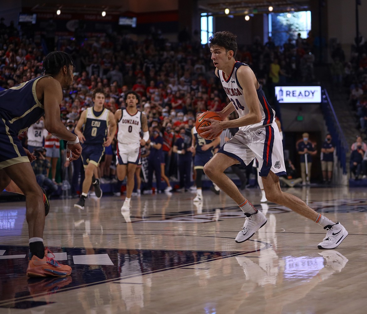 Photo courtesy GONZAGA ATHLETICS
Gonzaga freshman Chet Holmgren prepares to drive to the basket against Eastern Oregon on Sunday at the McCarthey Athletic Center in Spokane.