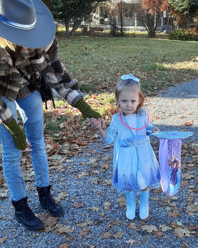 Felicity as Elsa from Disney's "Frozen."