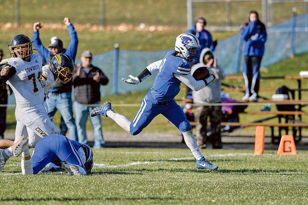 Senior Mason Peters scores a touchdown in the second half. (JP Edge photo)