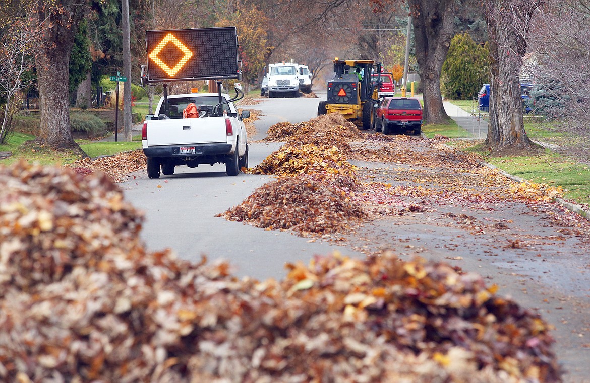 THE HEAVY LEAF LIFT BEGINS Coeur d'Alene Press