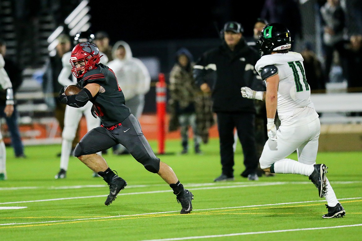 Gerrit Cox makes a 77-yard catch late in Friday's game.