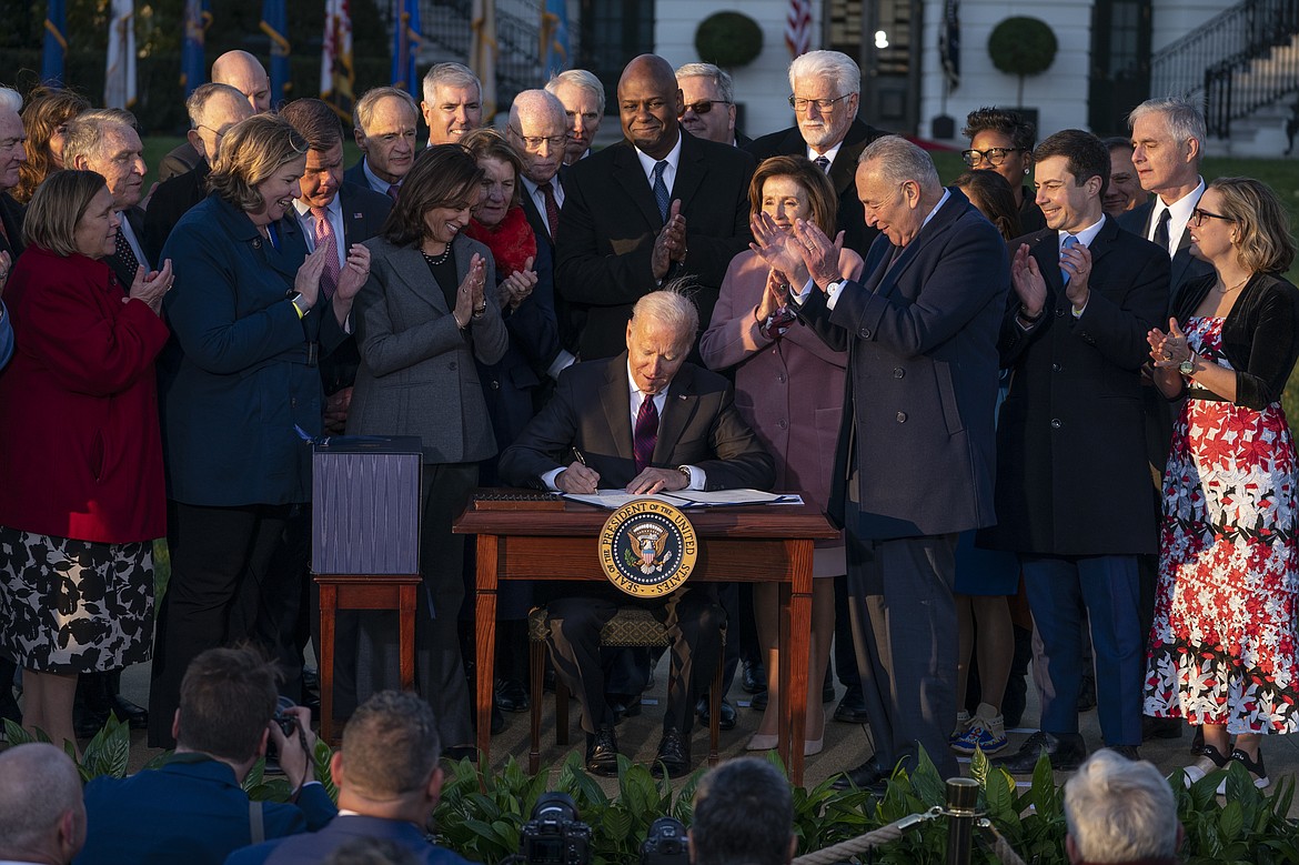 Biden Signs $1T Infrastructure Deal With Bipartisan Crowd | Daily Inter ...