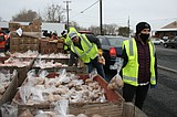1,000  to 1,200 dinners: Volunteers help Moses Lake Food Bank’s  annual distribution of Thanksgiving meals