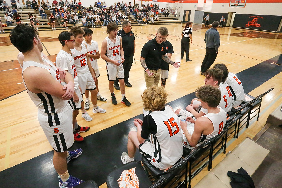 Head coach Jaden Barrett talks to his team during a timeout Tuesday.