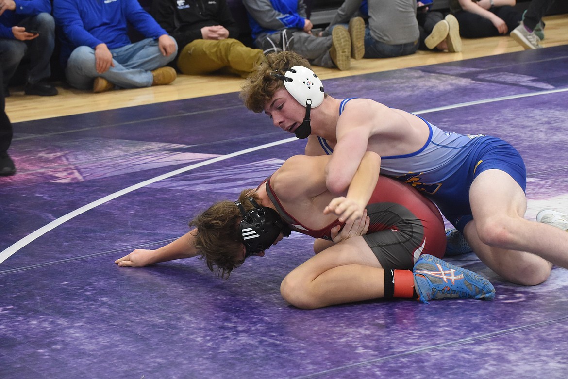 Thompson Falls wrestler Elijah Ratliff works on Hamilton’s Andrew Carmody Friday at the Owen Invitational in Polson. Ratliff won a 7-2 decision. (Scott Shindledecker/Valley Press)