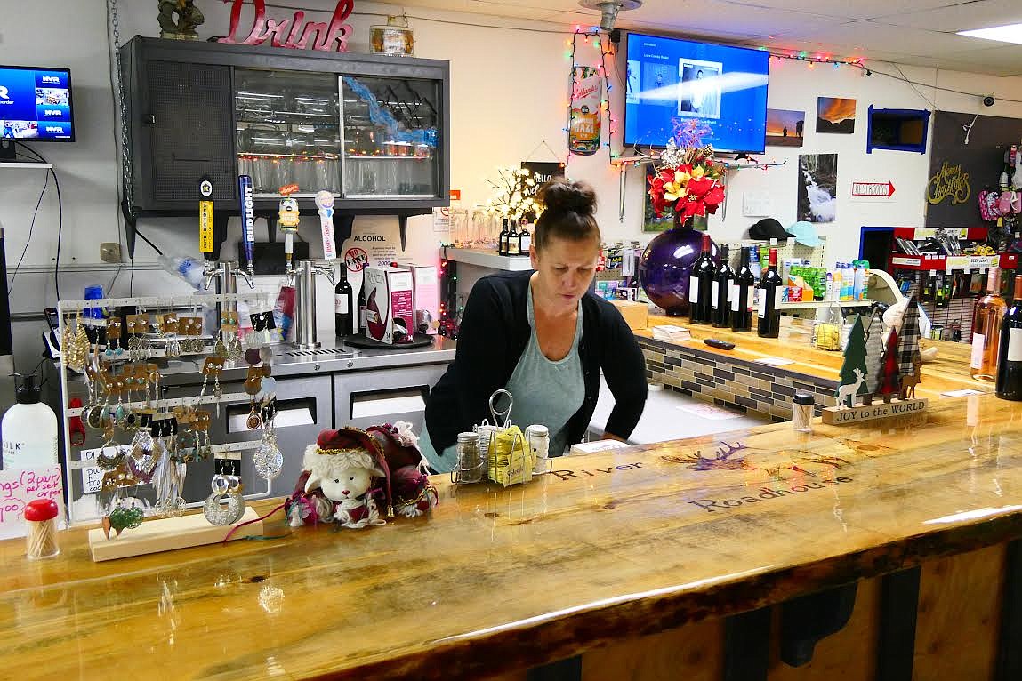 Machelle Brossman gets the counter area ready for the day's business at the River Roadhouse restaurant. (Chuck Bandel/Valley Press)