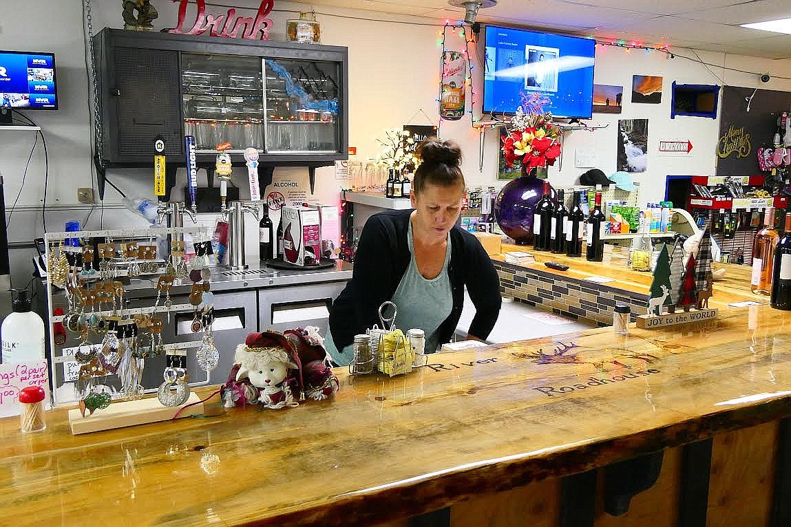 Machelle Brossman gets the counter area ready for the day's business at the River Roadhouse restaurant. (Chuck Bandel/Valley Press)