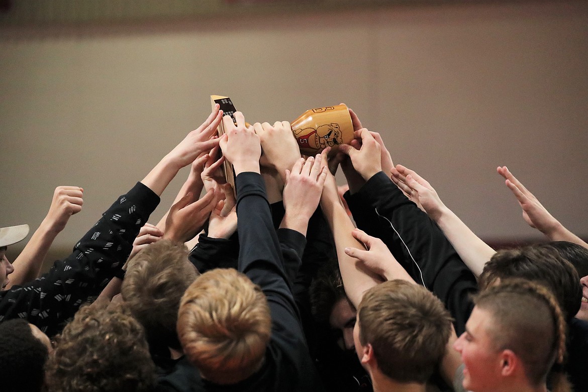 The Bulldogs raise the "B" Cup following Wednesday's victory.