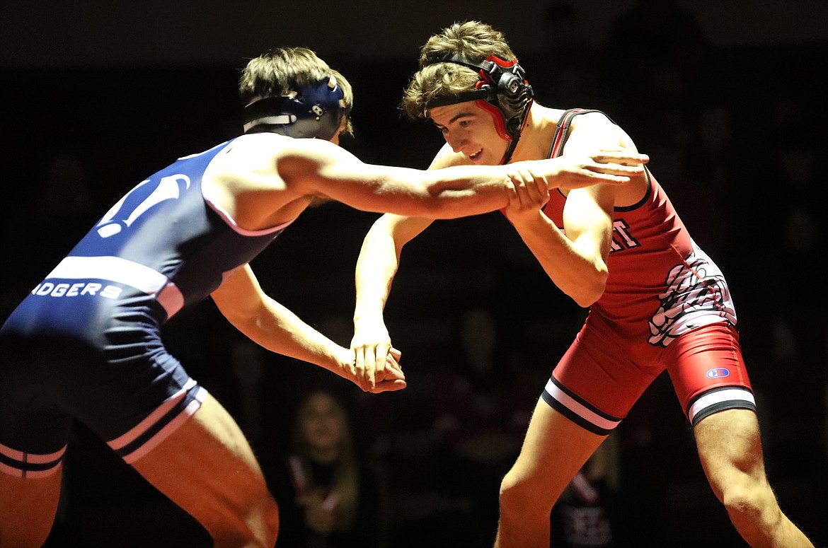 Wyatt Marker (right) battles Tully Reinhardt from Bonners Ferry in an 138-pound bout Wednesday.