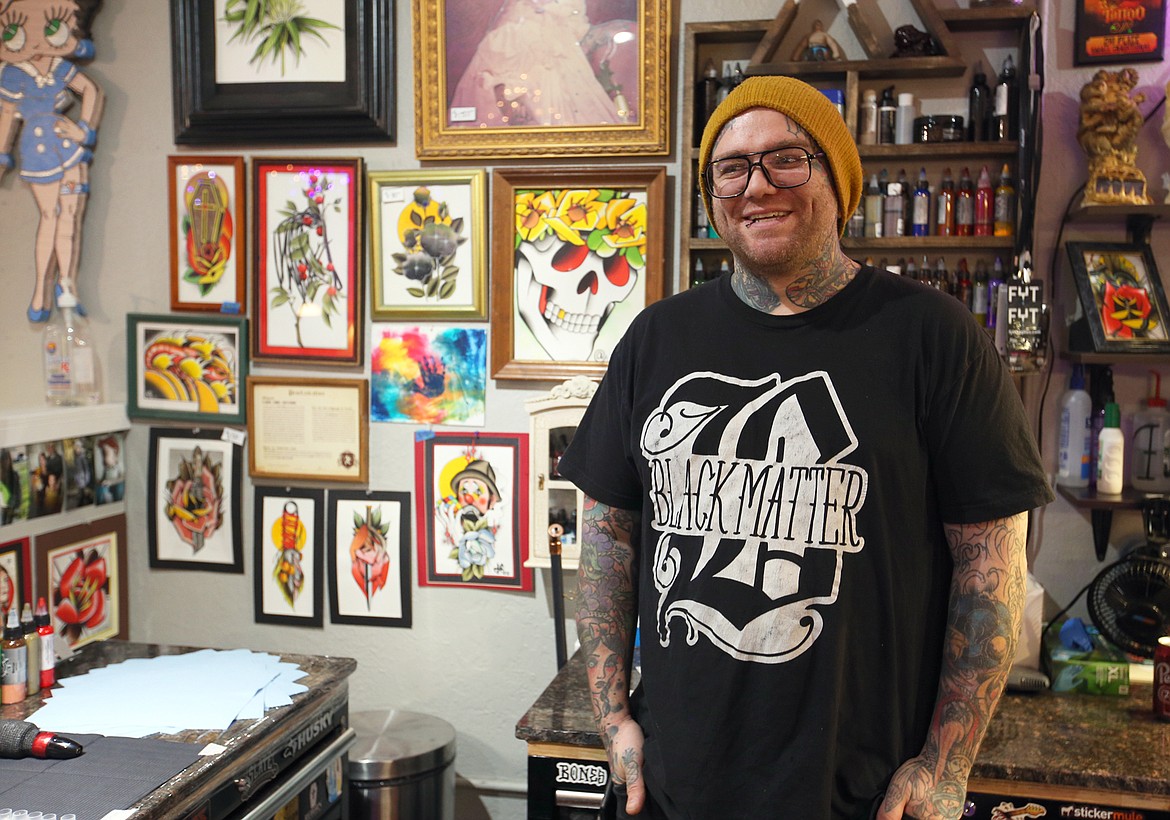Local tattoo artist delivers gifts to kids in need - Seymour Tribune