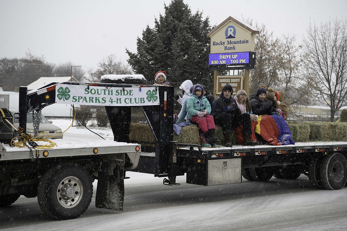 The South Side Sparks 4-H Club participates in a Christmas parade in Plains. (Tracy Scott/Valley Press)