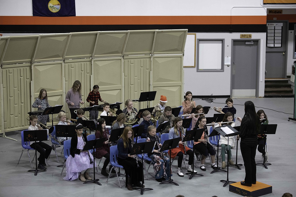 Plains elementary students take part in the annual Christmas concert last week. (Tracy Scott/Valley Press)