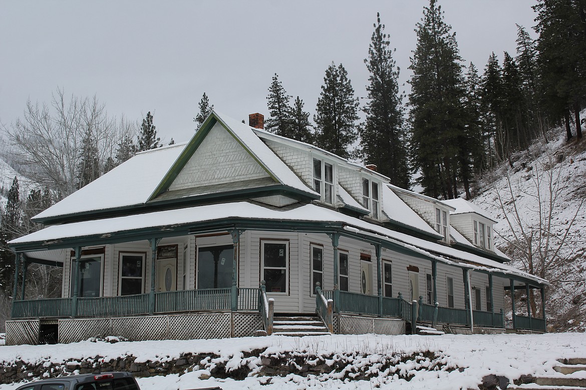 The Bellevue Hotel at 110 Mullan Road West in Superior. (Monte Turner/Mineral Independent)