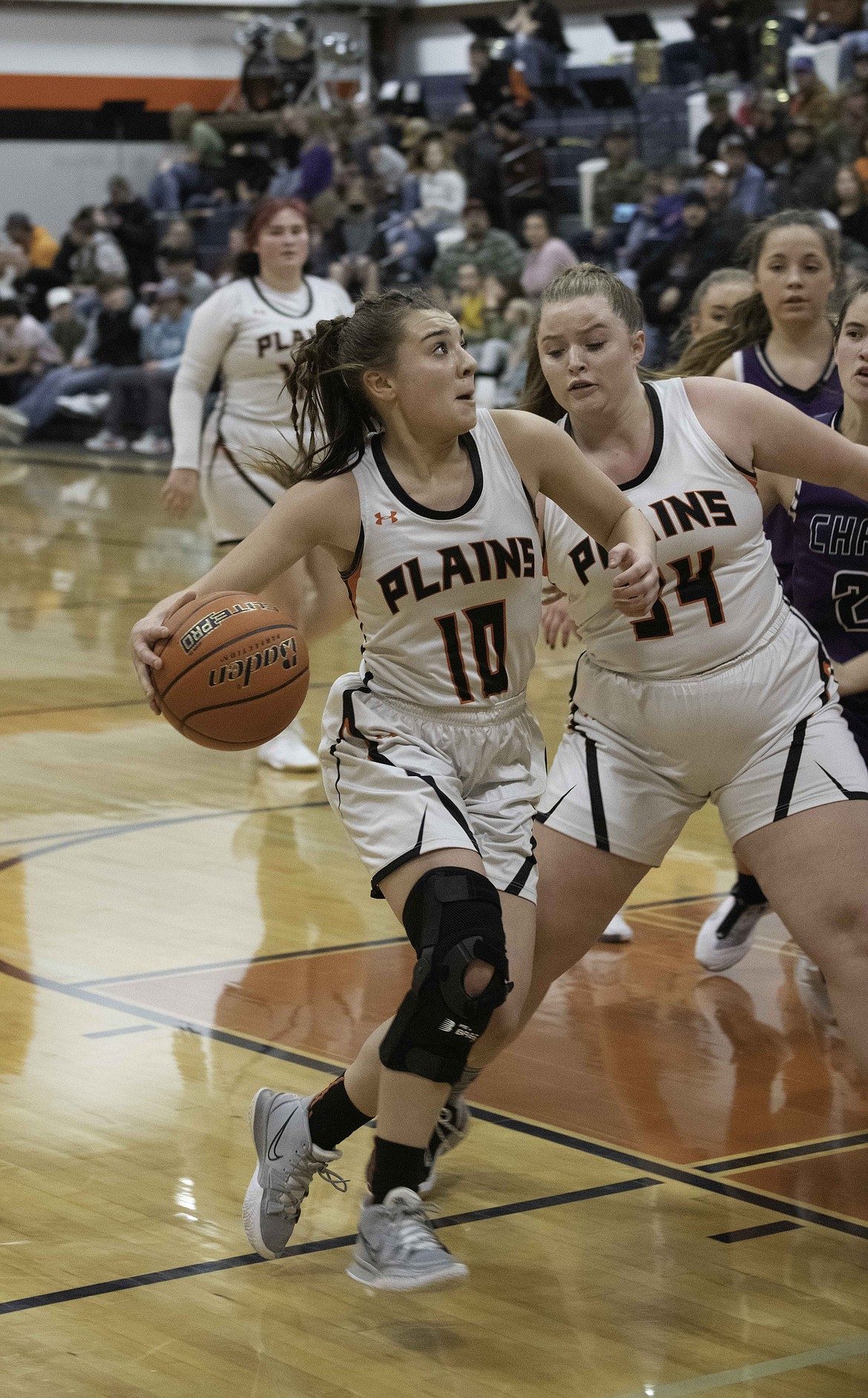 Carlie Wagnor drives the lane for Plains. (Tracy Scott/Valley Press)