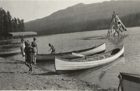 A picture of guests at Kelley-Evans estate enjoying Swan Lake. Credit – Denny Kellog Collection.