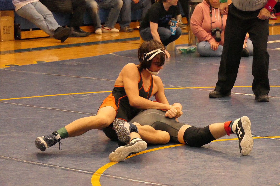 Plains/Hot Springs 132-pounder Drew Carey (black and orange) looks to control his opponent Saturday morning. (Chuck Bandel/Valley Press)